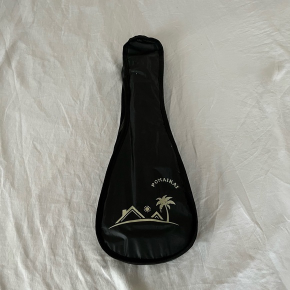 Pomaikai Ukulele - Picture 2 of 3